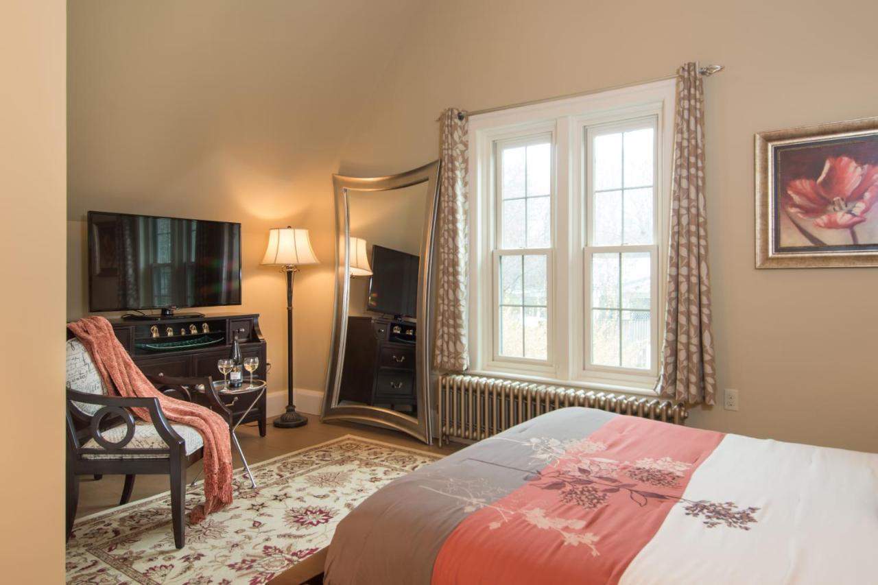 Gothic Eves Inn And Spa Bed And Breakfast Trumansburg Экстерьер фото